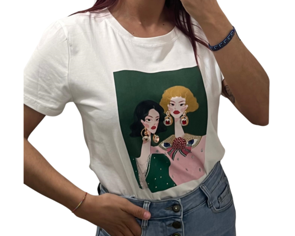 CAMISETA CON PENDIENTES