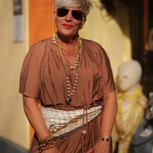 Vestido con cordon y detalles en piedras