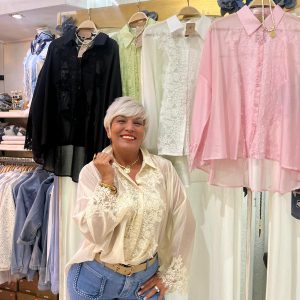 blusa de blonda frontal