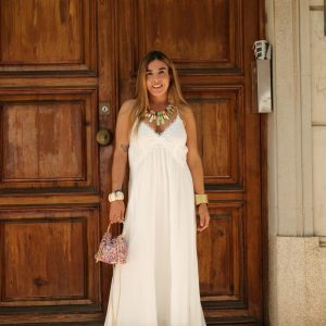 Vestido largo con escote en blonda en blanco