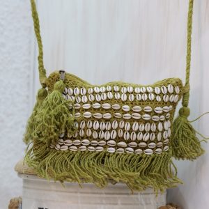 Bolso en color verde con conchas